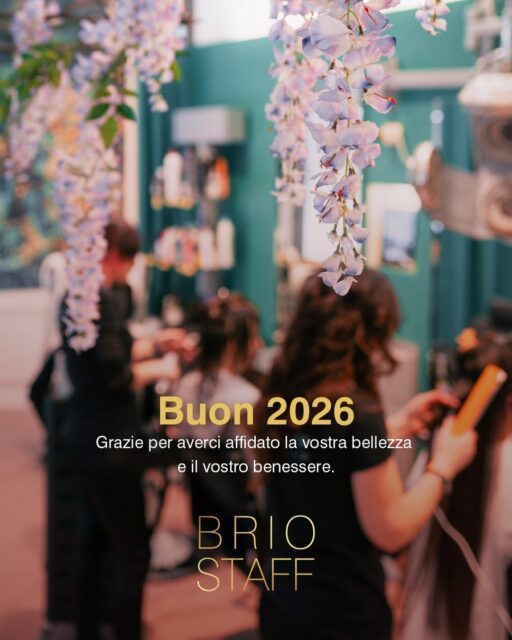 Grazie per averci affidato la vostra bellezza e il vostro benessere.
Buone Anno da BRIOSTAFF 🥳