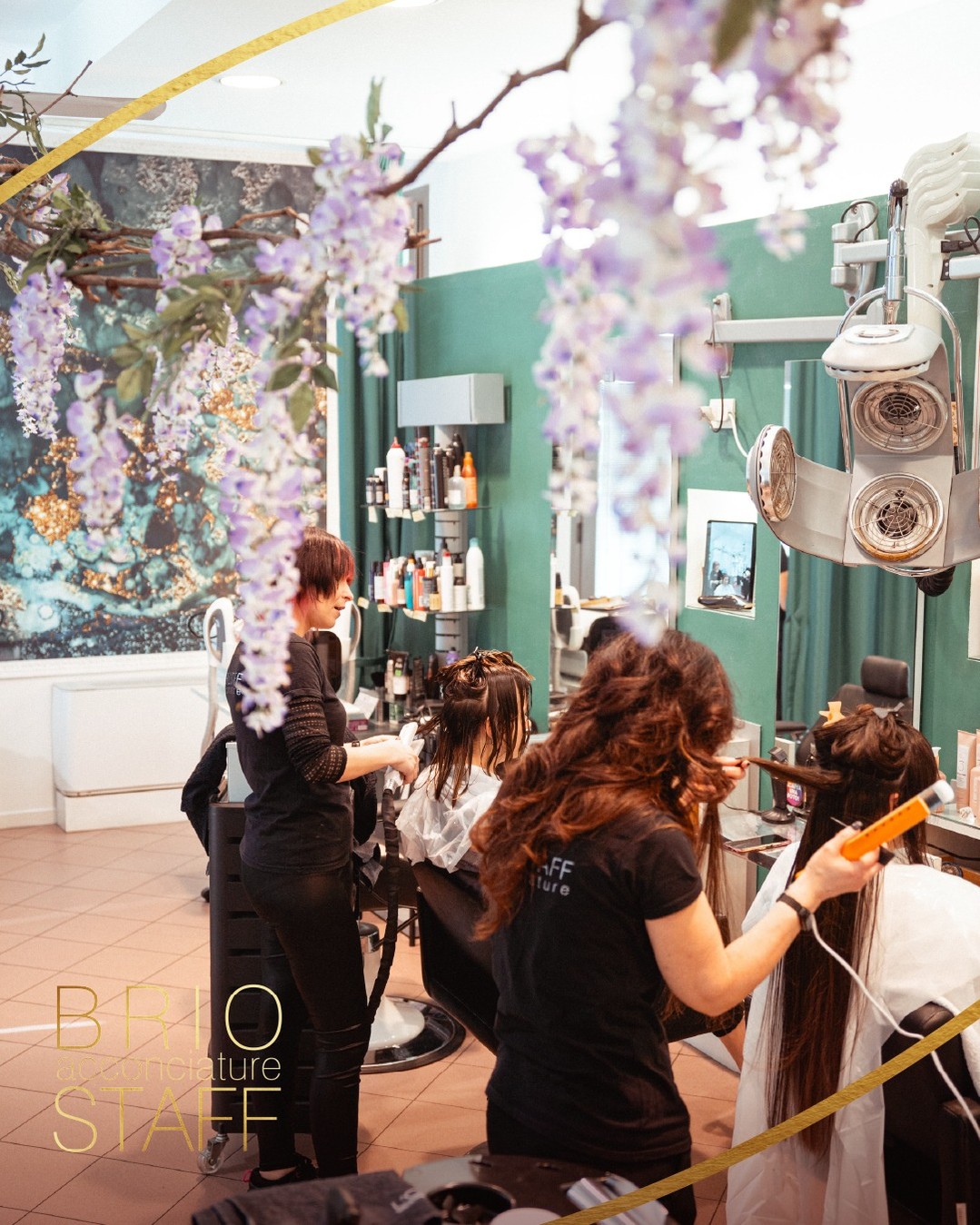 Volumi, forme e movimento: l'arte di reinventare il tuo look. 🎀

Ogni occasione speciale merita di essere accompagnata da un dettaglio indimenticabile. Nel nostro salone trasformiamo i tuoi desideri in creazioni che resistono al tempo e alle emozioni. Dai grandi classici intramontabili alle ultime tendenze, ti garantiamo tenuta, leggerezza e uno charme assoluto.

Scegli di brillare e sentirti sicura di te, ovunque tu vada. 🌟

📞 Tel: 0376 381946
📍 Viale Italia, 3 – Mantova

#AcconciatureMantova #HairTrend #BrioStaffMantova #SaloneBellezzaMantova #EventiMantova #AcconciatureEleganti