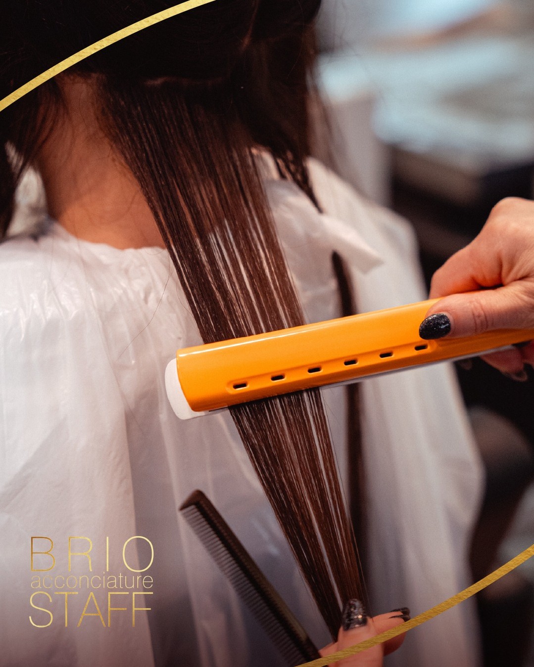 Precisione assoluta per una piega che incanta. 🔥✨

La magia di un look da sogno si nasconde nei dettagli e nei gesti sapienti dei nostri professionisti. Utilizziamo strumenti all'avanguardia che rispettano la salute del capello, dosando il calore su misura per sigillare le cuticole, eliminare l'effetto crespo e regalarti una lucentezza estrema o onde perfettamente definite.

Il tocco finale per una chioma impeccabile, che si fa ammirare. 💫

📞 Tel: 0376 381946
📍 Viale Italia, 3 – Mantova

#HairStylingMantova #PiegaPerfetta #BrioStaff #CuraDeiCapelli #HairTools #SaloneMantova #DettagliDiStile