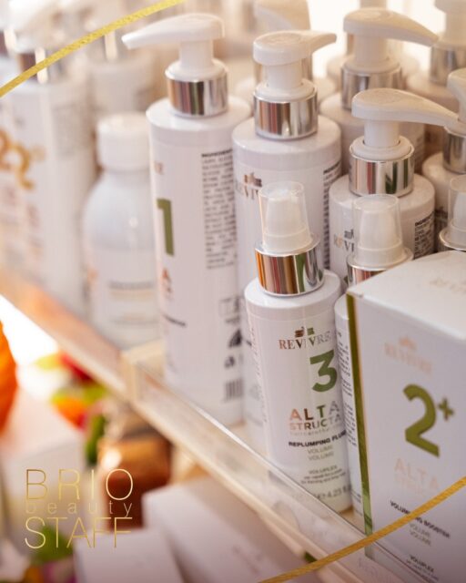 La salute della cute con Revivre:
Capelli bellissimi nascono solo da una cute sana.

Con la linea tricologica Revivre, ricca di oli essenziali naturali, andiamo a purificare e riequilibrare il cuoio capelluto, trattando in modo specifico anomalie e caduta.

🌿 Fai un check-up da noi in salone!

📞 Tel: 0376 381946
📍 Viale Italia, 3 – Mantova