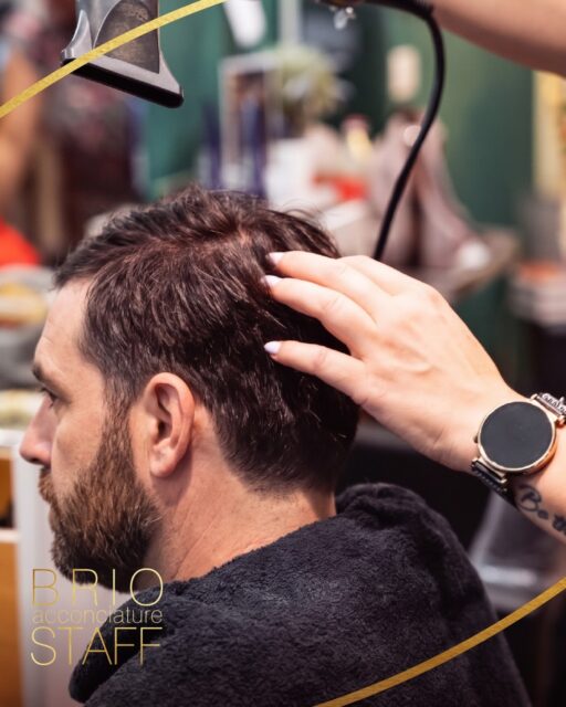 Taglio Uomo - Precisione e praticità:
Un buon taglio maschile deve essere impeccabile appena usciti dal salone, ma soprattutto facile da gestire ogni mattina davanti allo specchio.

Sfumature pulite e proporzioni calibrate su misura per la forma del tuo viso. ✂️

📞 Tel: 0376 381946
📍 Viale Italia, 3 – Mantova