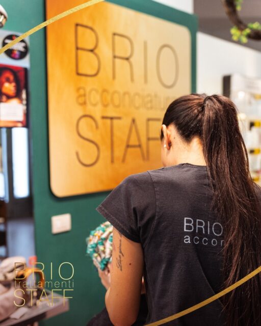 Il segreto è la routine a casa:
Il nostro lavoro in salone è solo metà dell'opera.

Usare i prodotti professionali giusti a casa è la regola d'oro per mantenere il colore brillante e i capelli idratati fino al prossimo appuntamento.

🧴 Chiedici consiglio sul tuo kit di mantenimento ideale.

📞 Tel: 0376 381946
📍 Viale Italia, 3 – Mantova