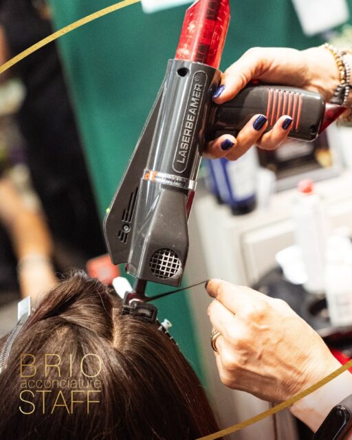 Extension con Laserbeamer: Lunghezze da favola a tempo di record 🪄
Sogni capelli lunghissimi o un volume extra ma non hai voglia di passare ore intere sulla poltrona?

😍 Con l'innovativo sistema Laserbeamer, l'applicazione delle extension diventa un'esperienza velocissima, super precisa e totalmente invisibile. Integriamo le ciocche in modo naturale e sicuro per i tuoi capelli, regalandoti la chioma che hai sempre desiderato in tempi record.

Prenota subito la tua consulenza gratuita, i posti sono limitati. ⏳

📞 Tel: 0376 381946
📍 Viale Italia, 3 – Mantova